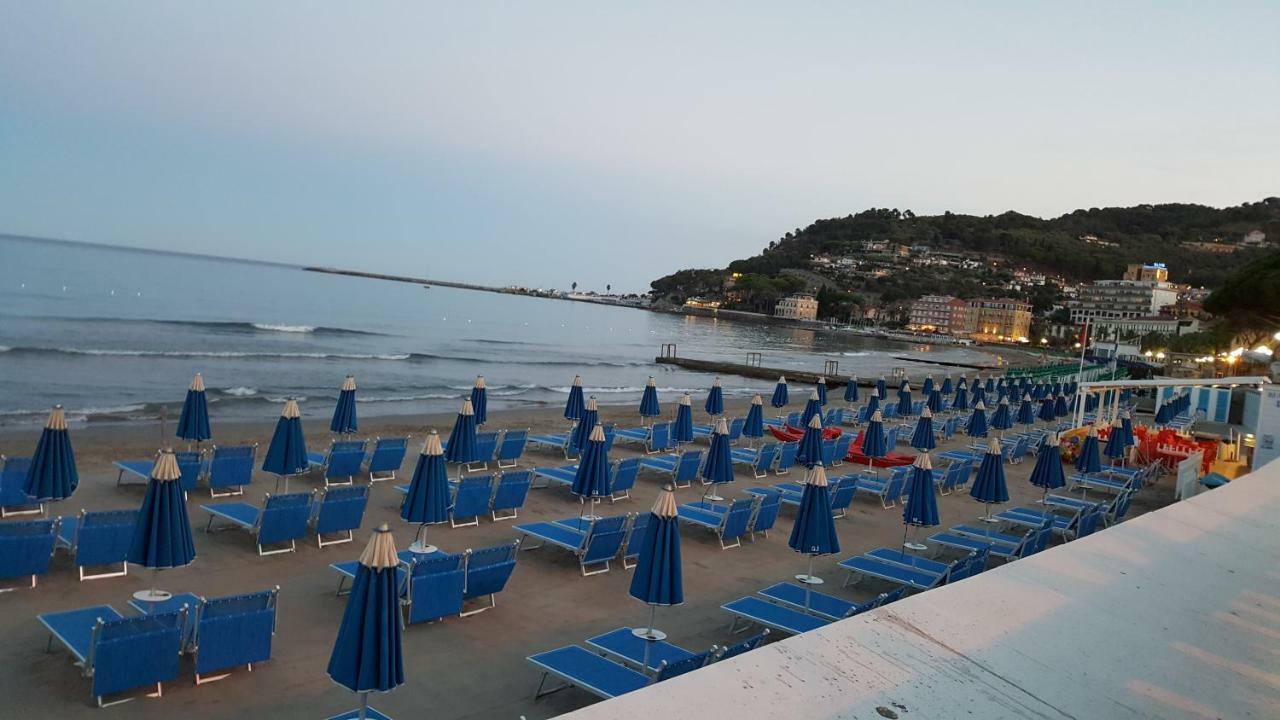 Villa Jone Diano Marina Exterior foto
